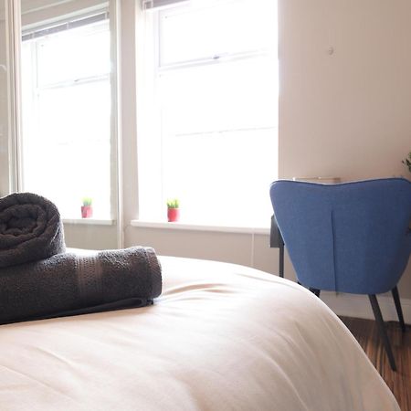 2-Bedroom, Free Parking, High Speed Wi-Fi, Swinton Manchester Exterior foto