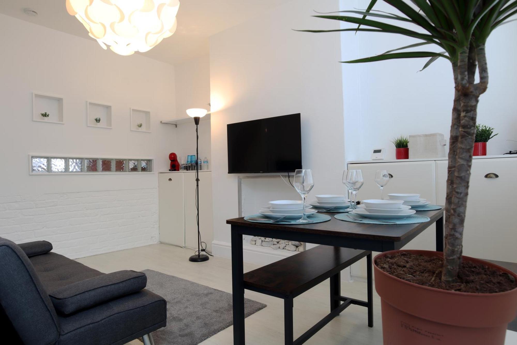 2-Bedroom, Free Parking, High Speed Wi-Fi, Swinton Manchester Exterior foto